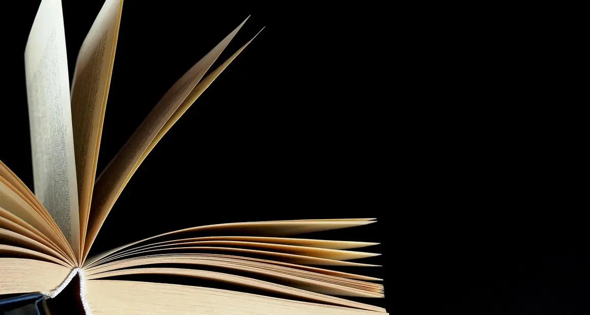 Cento anni di Ossi di seppia: Montale, Leopardi e la poesia che ci aiuta a capire il presente\n
