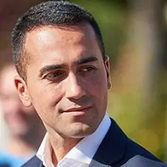 Luigi Di Maio, l’uomo che prometteva di sconfiggere la povertà degli italiani ma ha sconfitto solo la sua\n