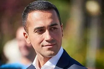 Luigi Di Maio, l’uomo che prometteva di sconfiggere la povertà degli italiani ma ha sconfitto solo la sua\n