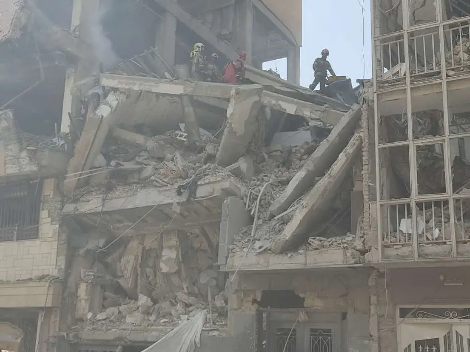 Attacchi iraniani in Israele, altra notte di raid: almeno 10 morti e 200 feriti. Trump: «Se attaccati, colpiremo con tutta la forza»
