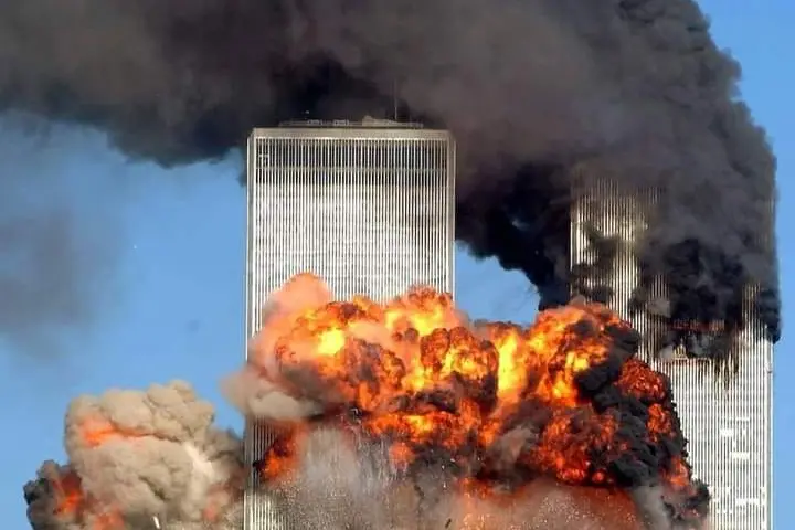 <p>L&#39;attacco alle Torri gemelle dell&#39;11 settembre 2001</p>\\n