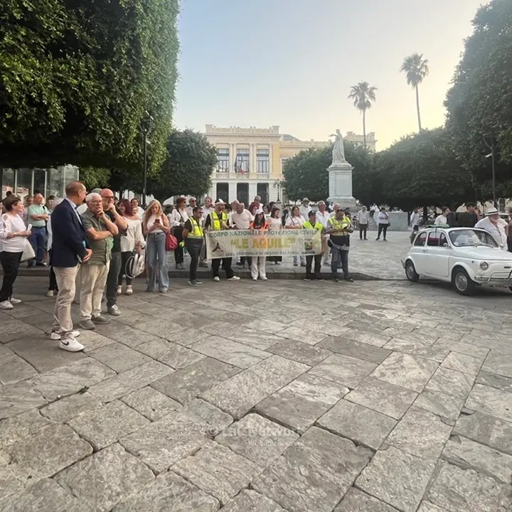 Poeti uniti per la pace in corteo a Reggio: «La voce della cultura desti\u00A0le coscienze e si levi contro ogni guerra»