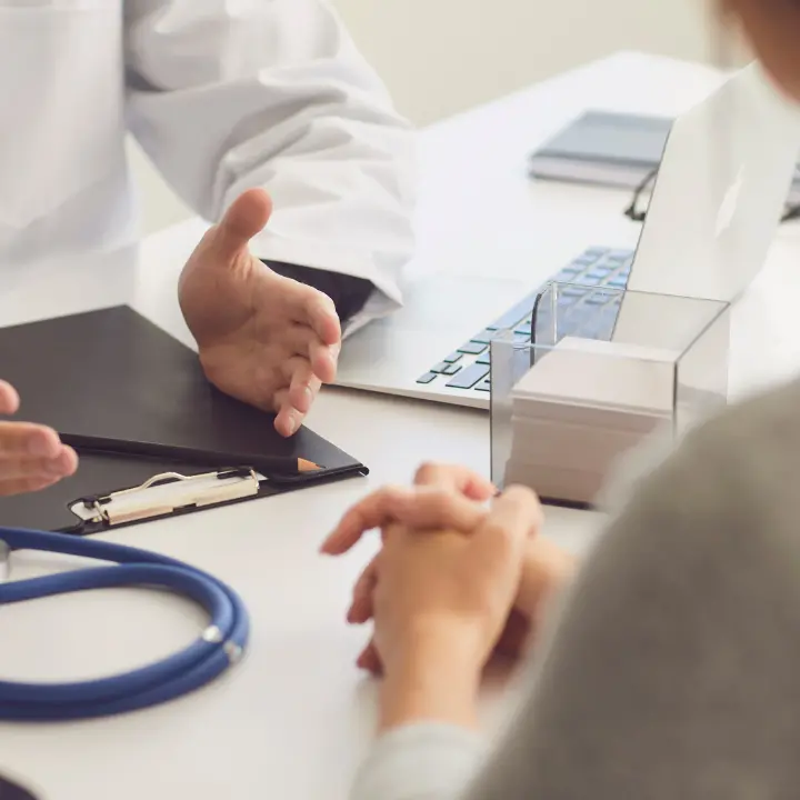 Sanità pubblica malata, cresce la fuga verso il privato. E chi non può permetterselo rinuncia alle cure\n