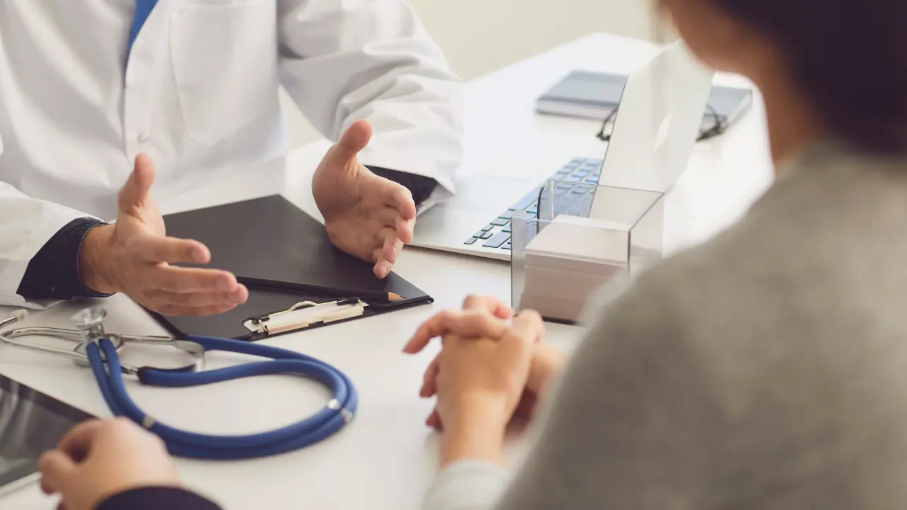 Sanità pubblica malata, cresce la fuga verso il privato. E chi non può permetterselo rinuncia alle cure\n