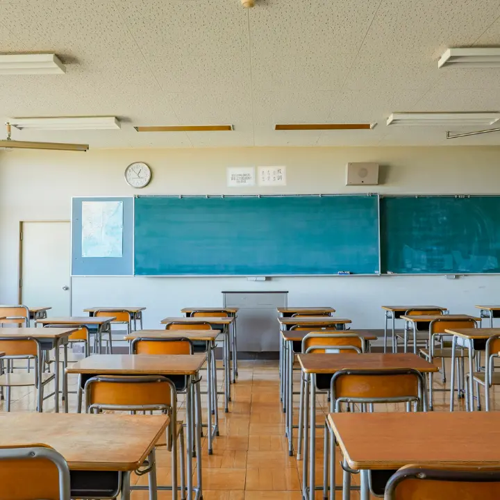 La scuola media dimenticata: una crisi silenziosa nel cuore del sistema educativo italiano\n
