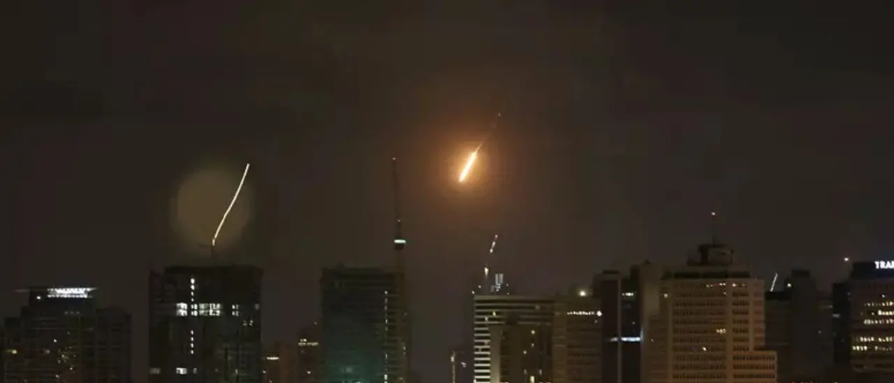 Guerra in Medio Oriente, l’Iran attacca nella notte:\u00A0colpiti il centro e il nord di Israele\n