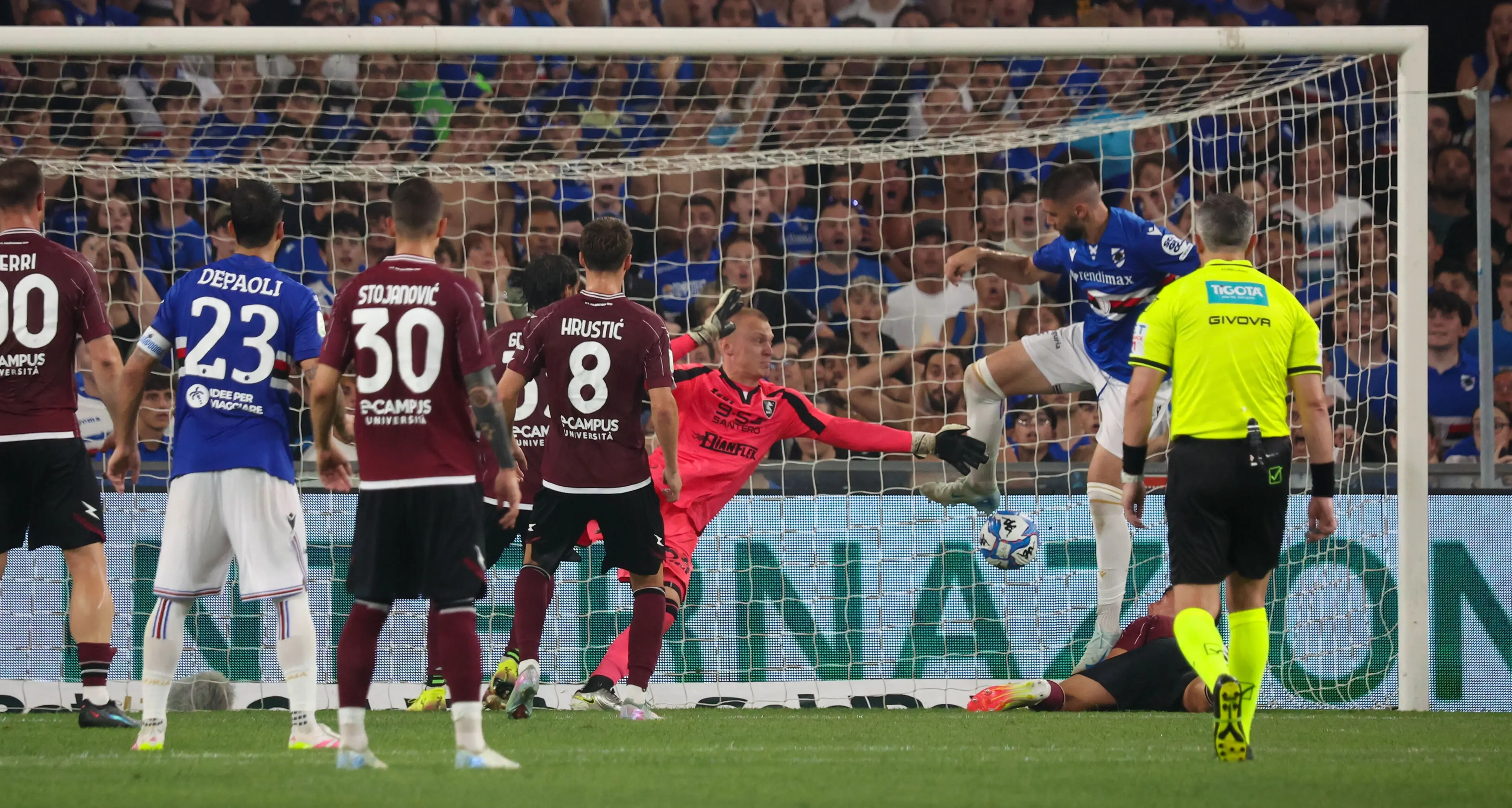 La Samp vince 2-0, la Salernitana finisce in ospedale: play out di Serie B nel caos\n