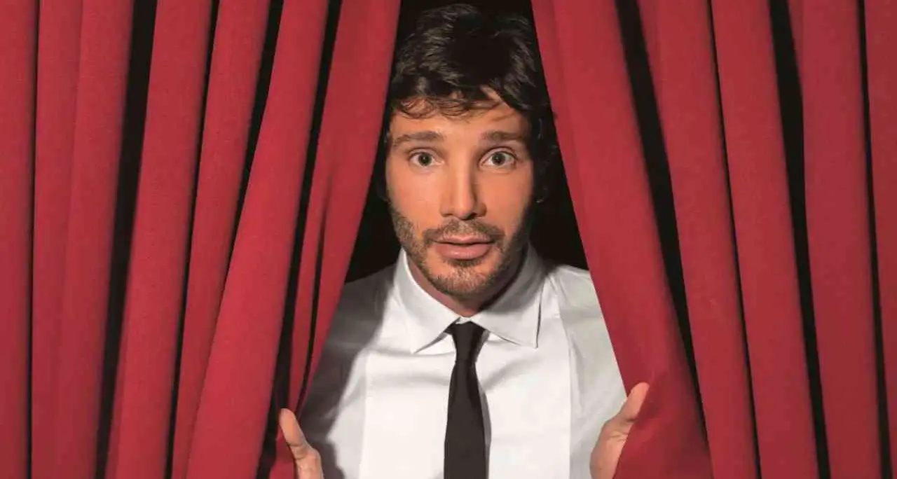 De Martino tra gossip e prime serate: la Rai lo richiama all’ordine\n