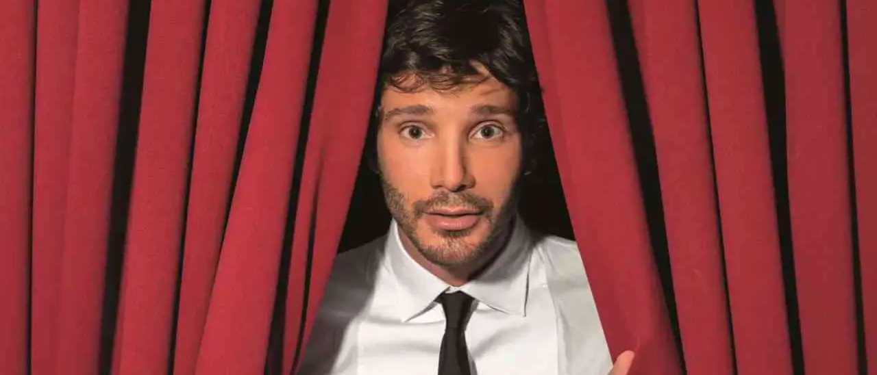 De Martino tra gossip e prime serate: la Rai lo richiama all’ordine\n