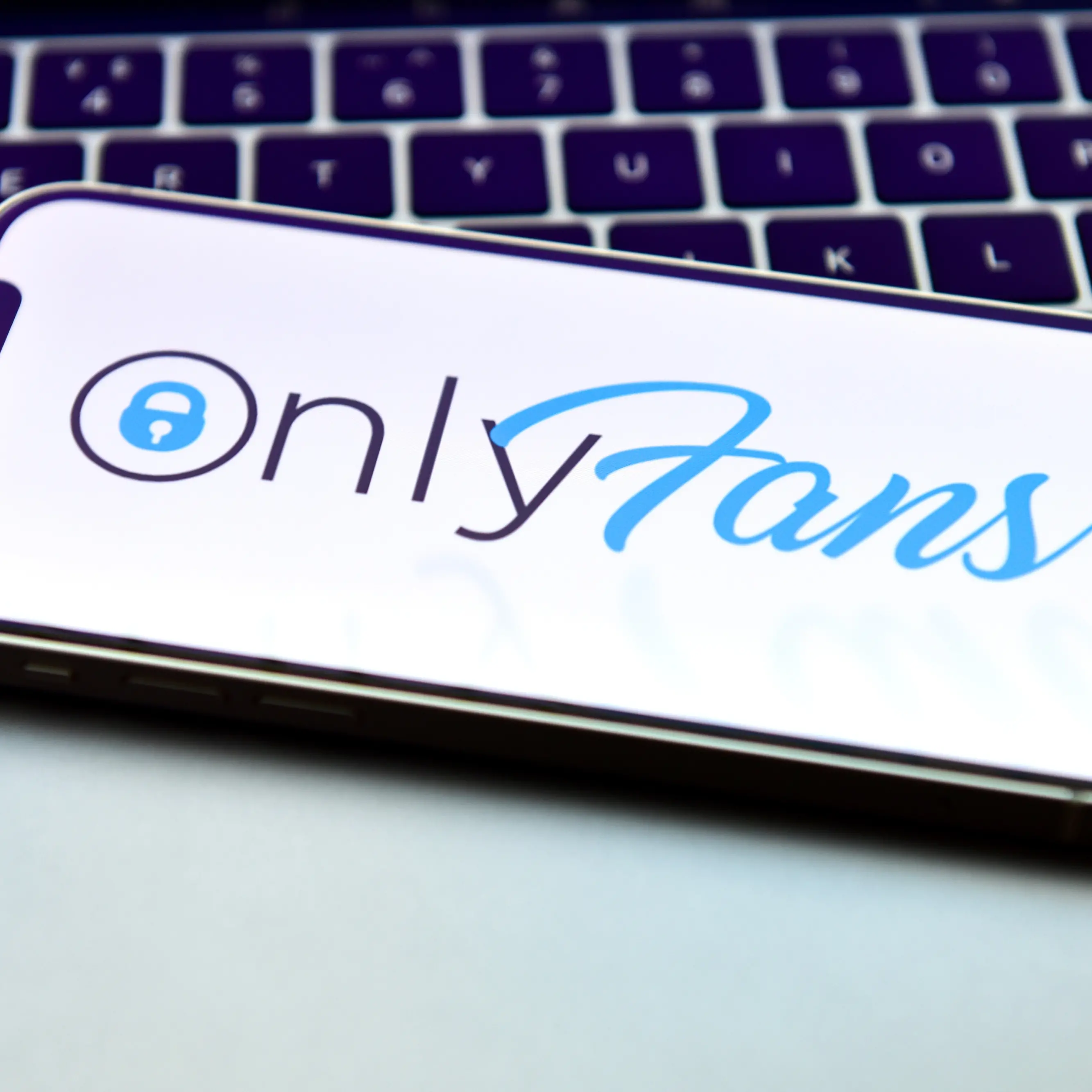 OnlyFans,\u00A0giù la maschera: è una truffa capitalista travestita da rivoluzione sessuale\u00A0\n