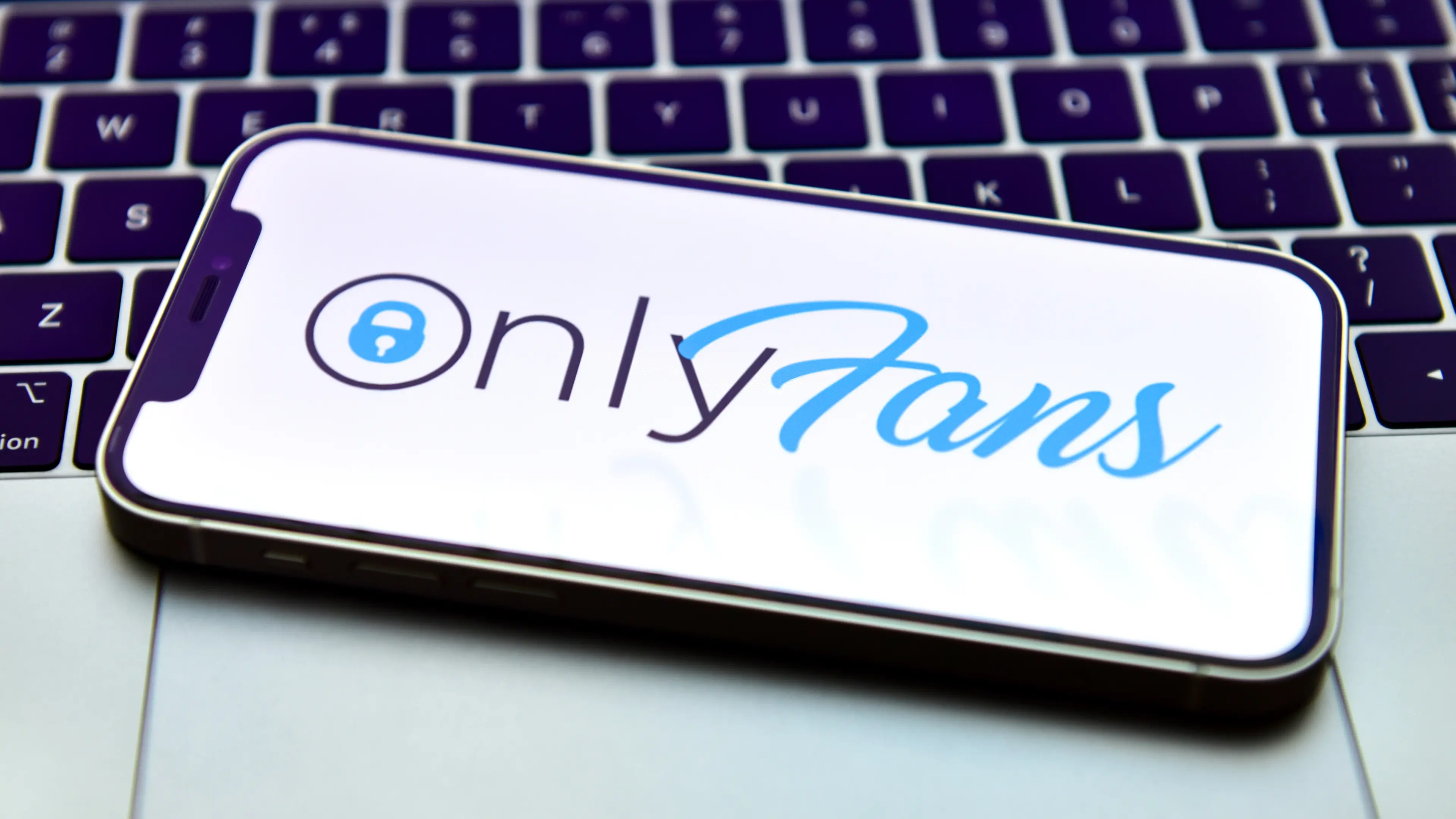 OnlyFans,\u00A0giù la maschera: è una truffa capitalista travestita da rivoluzione sessuale\u00A0\n