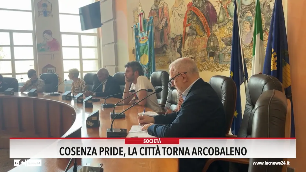 Cosenza Pride, la città torna arcobaleno