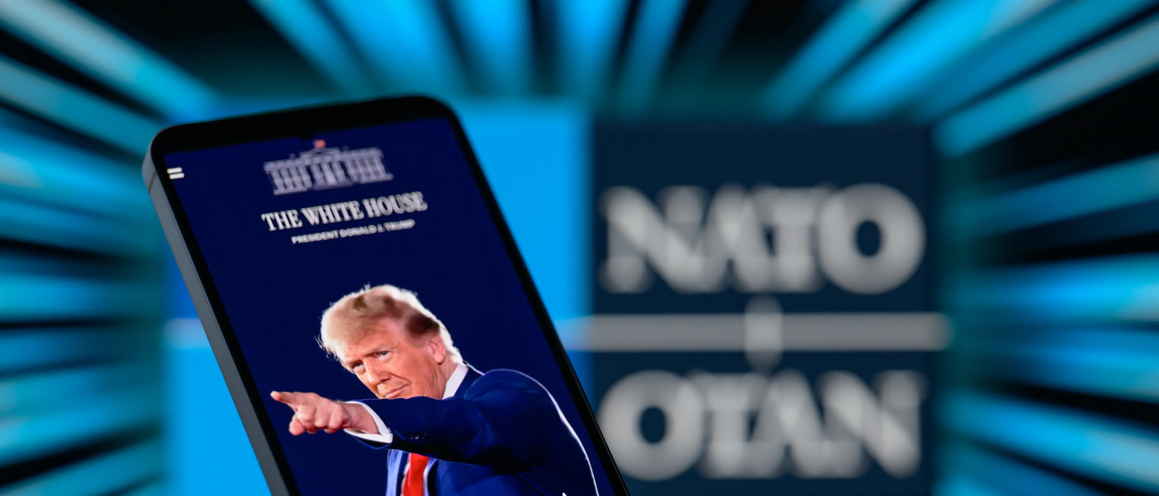 Dopo le torri e i golf club, ora anche i cellulari: Trump lancia la sua rete mobile di telefonini made in Usa\n