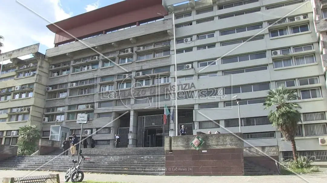 Narcotraffico a Cosenza, disposte due perizie psichiatriche: si accerterà se gli imputati sono in grado o meno di affrontare il processo\n