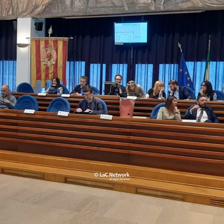 Catanzaro, tanta attesa per nulla e niente numero legale: salta il Consiglio comunale sul nuovo ospedale\n