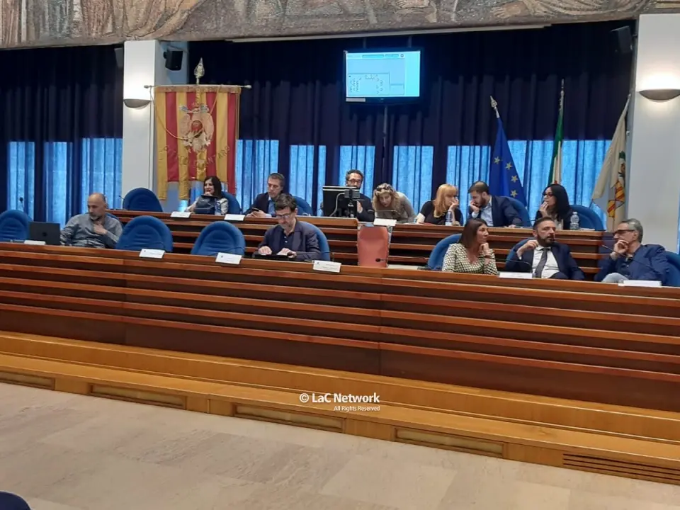 Catanzaro, tanta attesa per nulla e niente numero legale: salta il Consiglio comunale sul nuovo ospedale