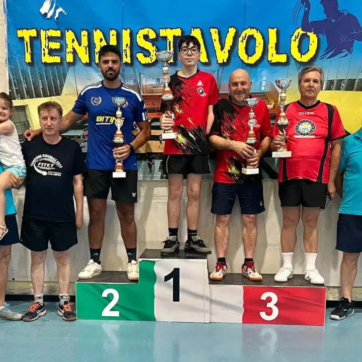 Tennis Tavolo, Spezzano base per il Centro Sud: l’Open interregionale diventa un’esperienza contagiosa\n