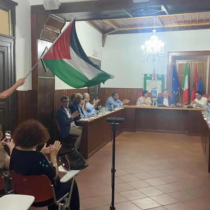 Anche l’Arberia solidarizza con la Palestina: da San Demetrio Corone un messaggio per i diritti umani\n