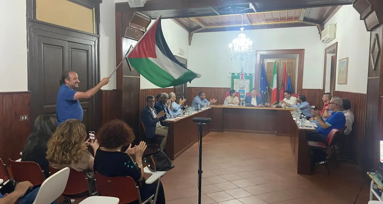 Anche l’Arberia solidarizza con la Palestina: da San Demetrio Corone un messaggio per i diritti umani\n
