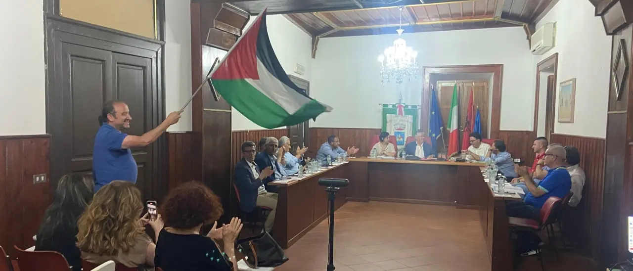 Anche l’Arberia solidarizza con la Palestina: da San Demetrio Corone un messaggio per i diritti umani\n