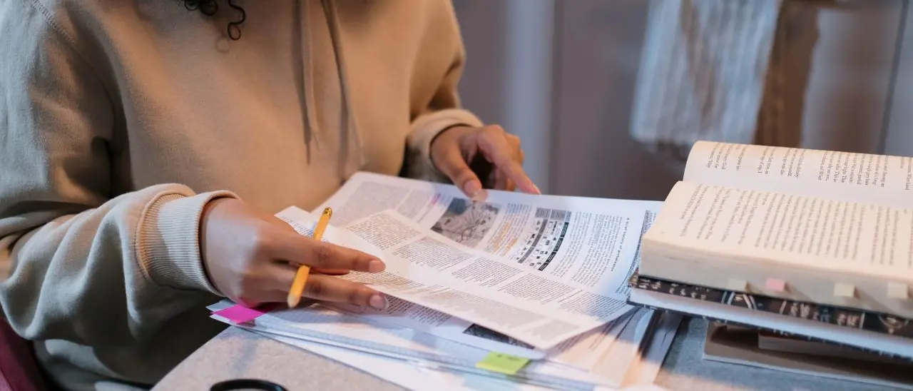 Notte prima degli esami, il rito perduto della maturità: tra ansia, merito e un mondo rotto in cui camminare\n