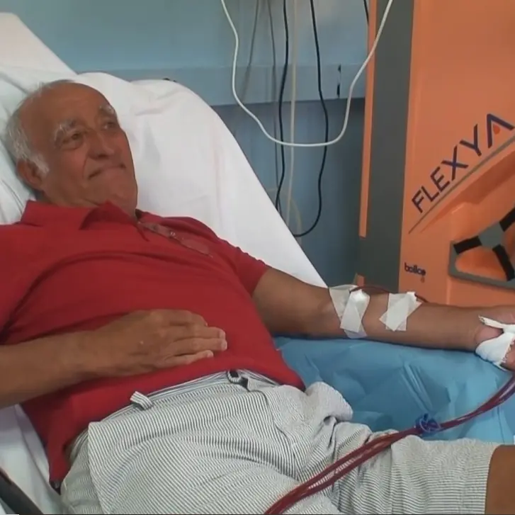 In vacanza in Calabria costretto a fare 40 km per la dialisi, un turista a Occhiuto: «Come possiamo tornare se mancano servizi essenziali?»