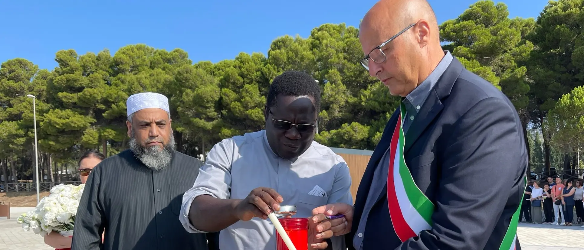 Roccella omaggia le vittime del naufragio avvenuto un anno fa, il sindaco Zito: «Governo assente»\n