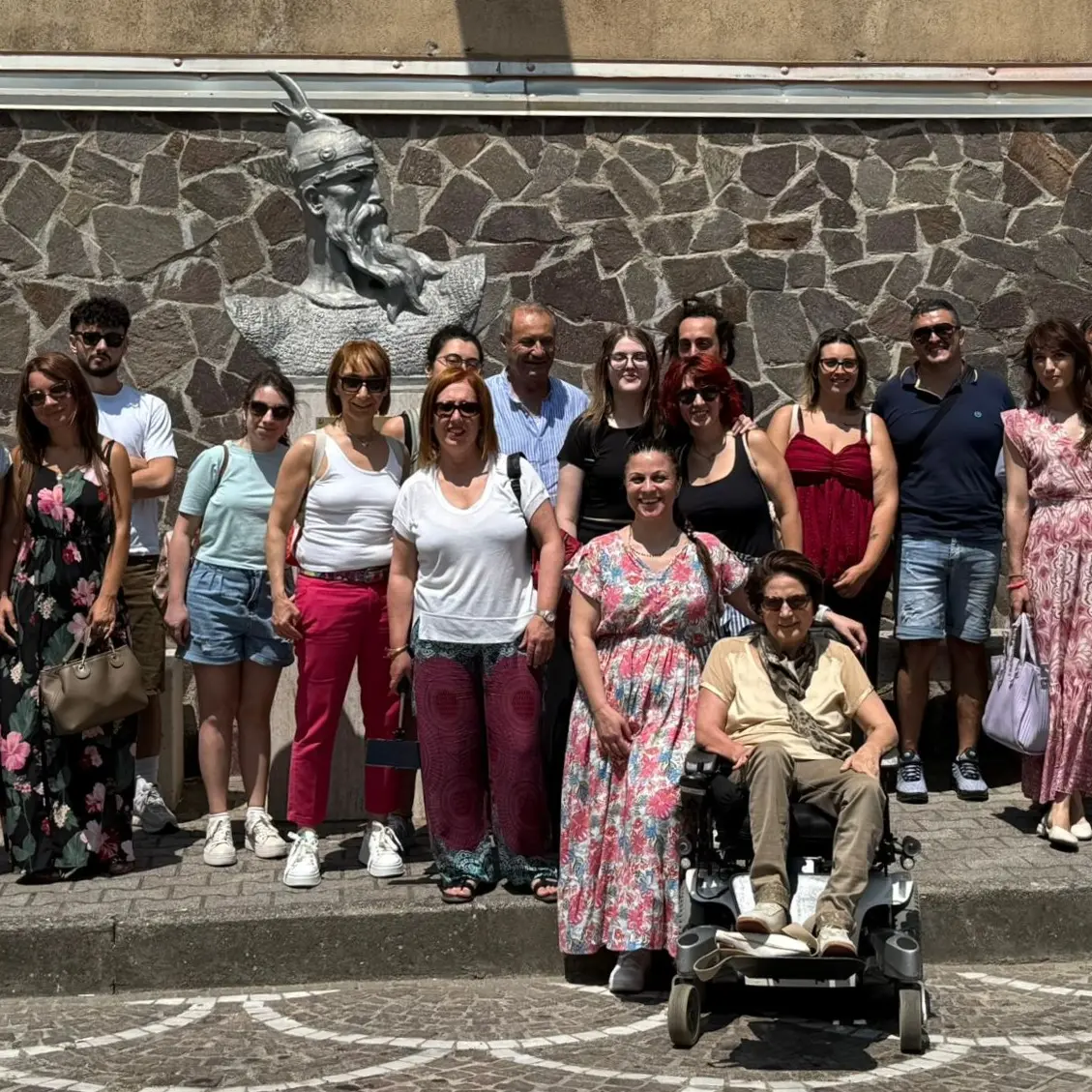 Alla scoperta dell’Arbëria, gli studenti dell’Istituto Pratesi\u00A0di Soverato in visita al borgo di Caraffa\u00A0\n