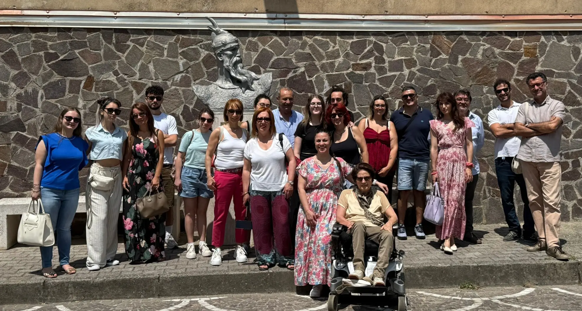 Alla scoperta dell’Arbëria, gli studenti dell’Istituto Pratesi\u00A0di Soverato in visita al borgo di Caraffa\u00A0\n