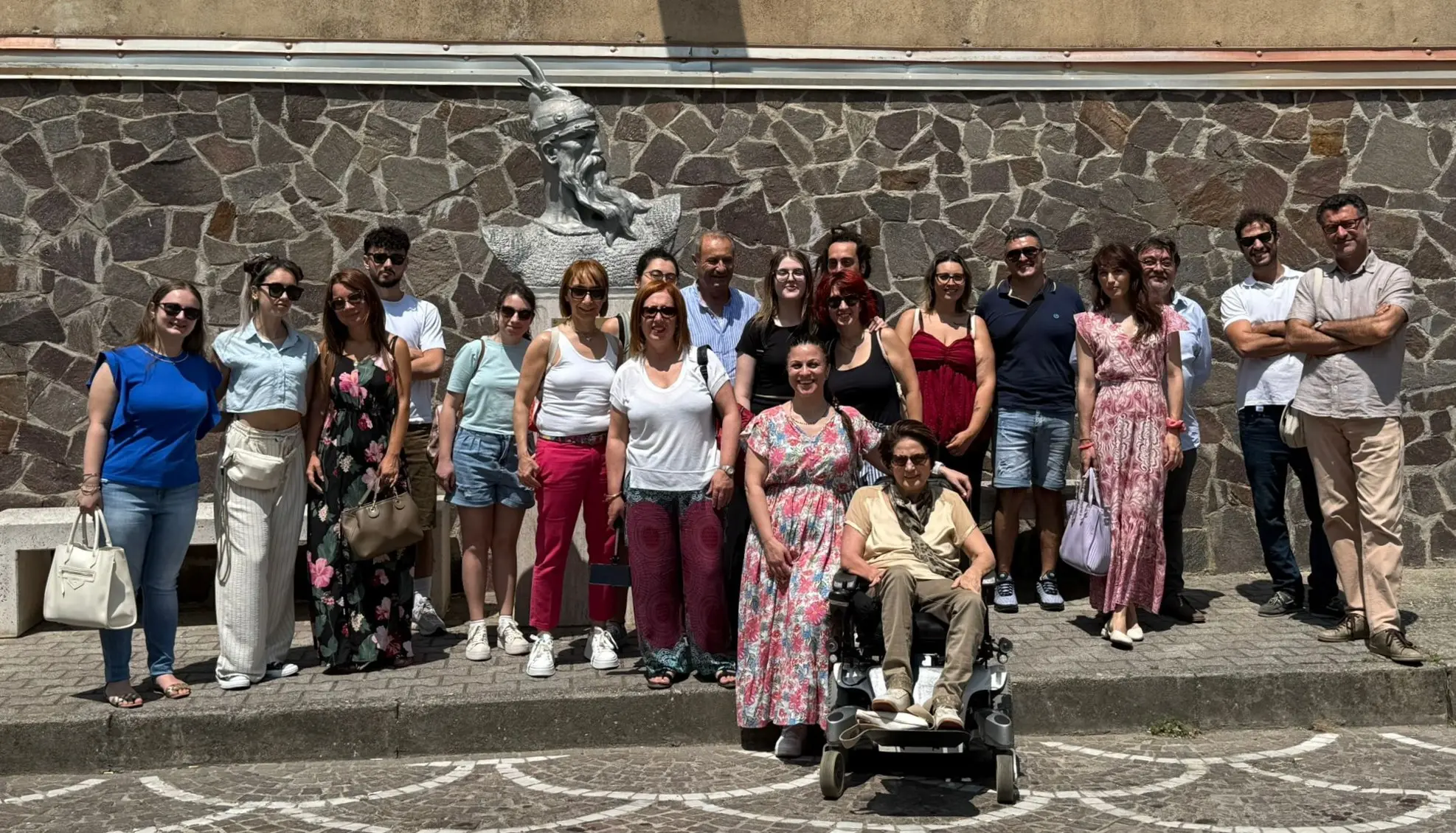 Alla scoperta dell’Arbëria, gli studenti dell’Istituto Pratesi\u00A0di Soverato in visita al borgo di Caraffa\u00A0\n