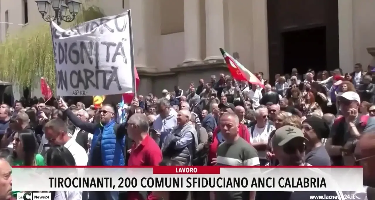 Tirocinanti, 200 Comuni sfiduciano Anci Calabria