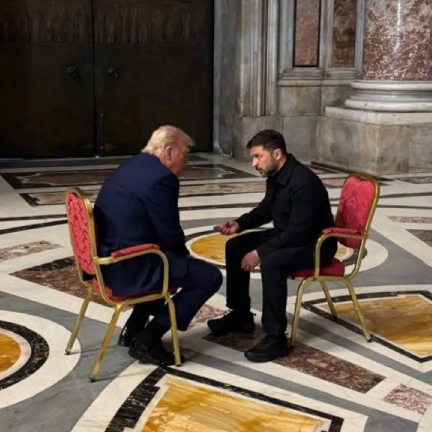 Trump si (auto)proclama «grande mediatore», ma i suoi tentativi di pace sono falliti. E ora minaccia di attaccare l’Iran\n