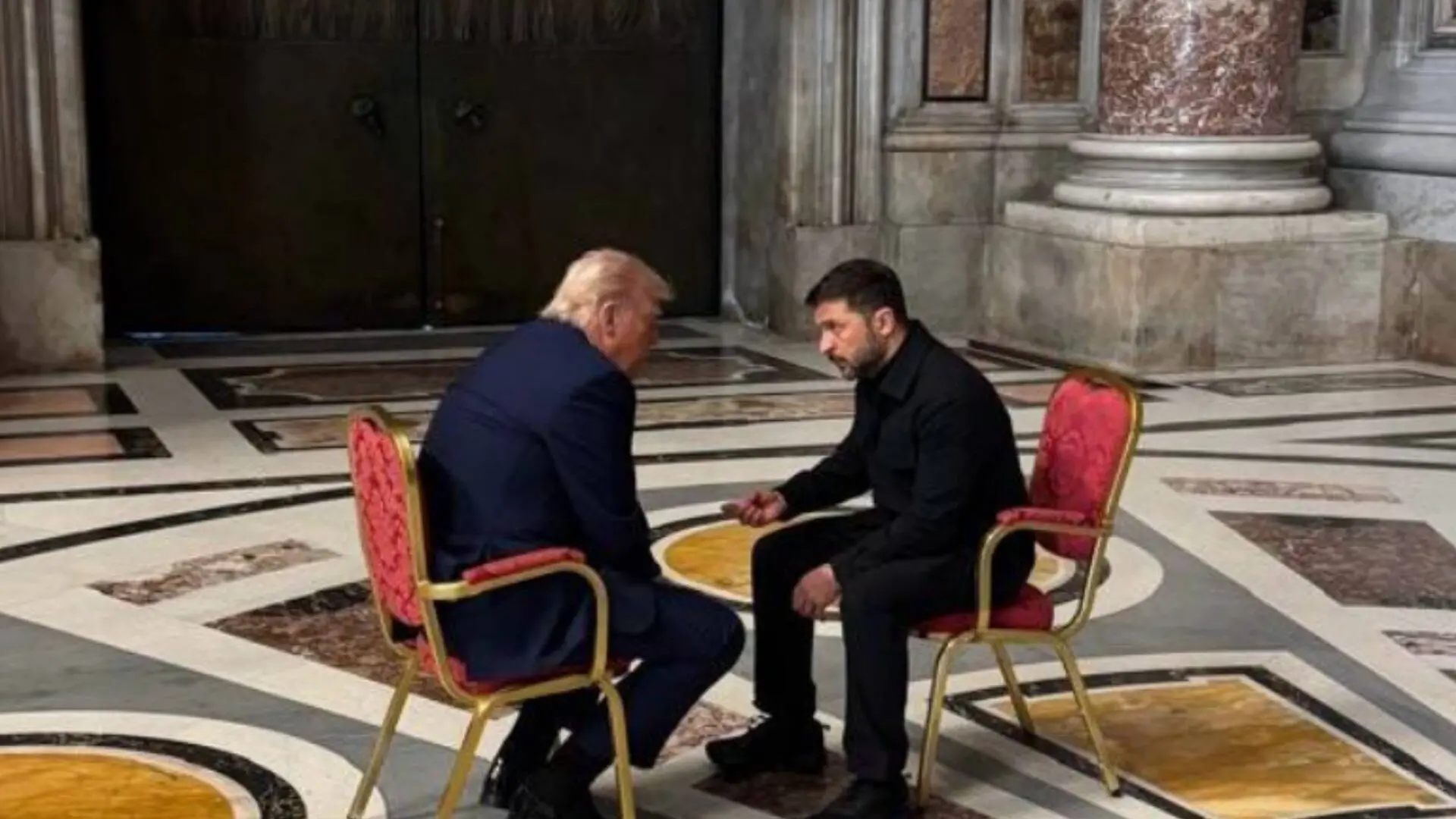 Trump si (auto)proclama «grande mediatore», ma i suoi tentativi di pace sono falliti. E ora minaccia di attaccare l’Iran\n