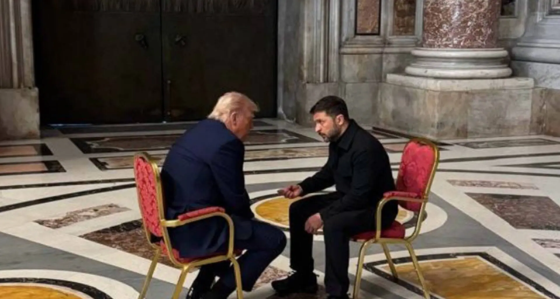 Trump si (auto)proclama «grande mediatore», ma i suoi tentativi di pace sono falliti. E ora minaccia di attaccare l’Iran\n