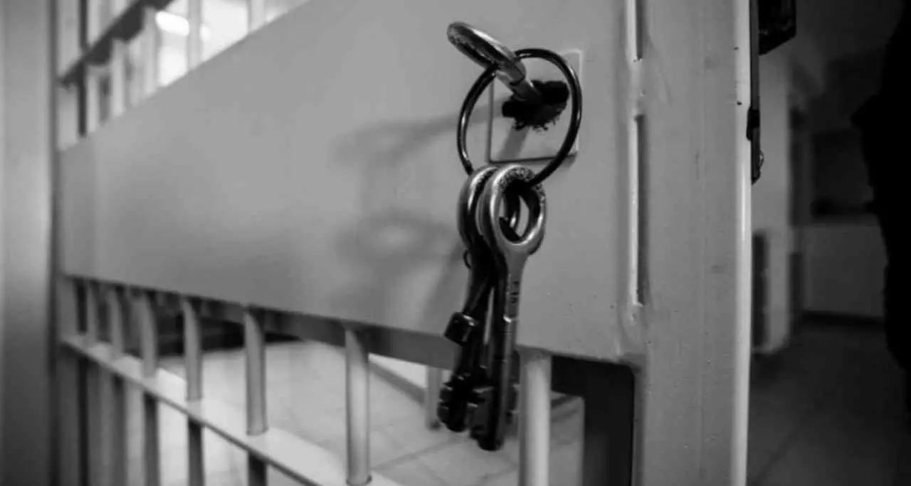 Reggio, un gruppo di detenuti tenta la rivolta nel carcere di Arghillà: fermati dagli agenti penitenziari