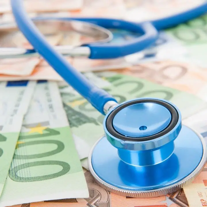 La spesa sanitaria privata vale 46 miliardi: la metà per denti e farmaci. I numeri del rapporto Aiop\n