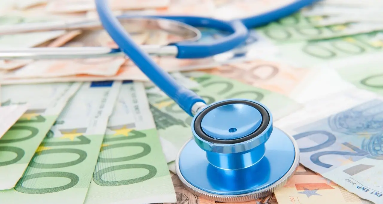 La spesa sanitaria privata vale 46 miliardi: la metà per denti e farmaci. I numeri del rapporto Aiop\n