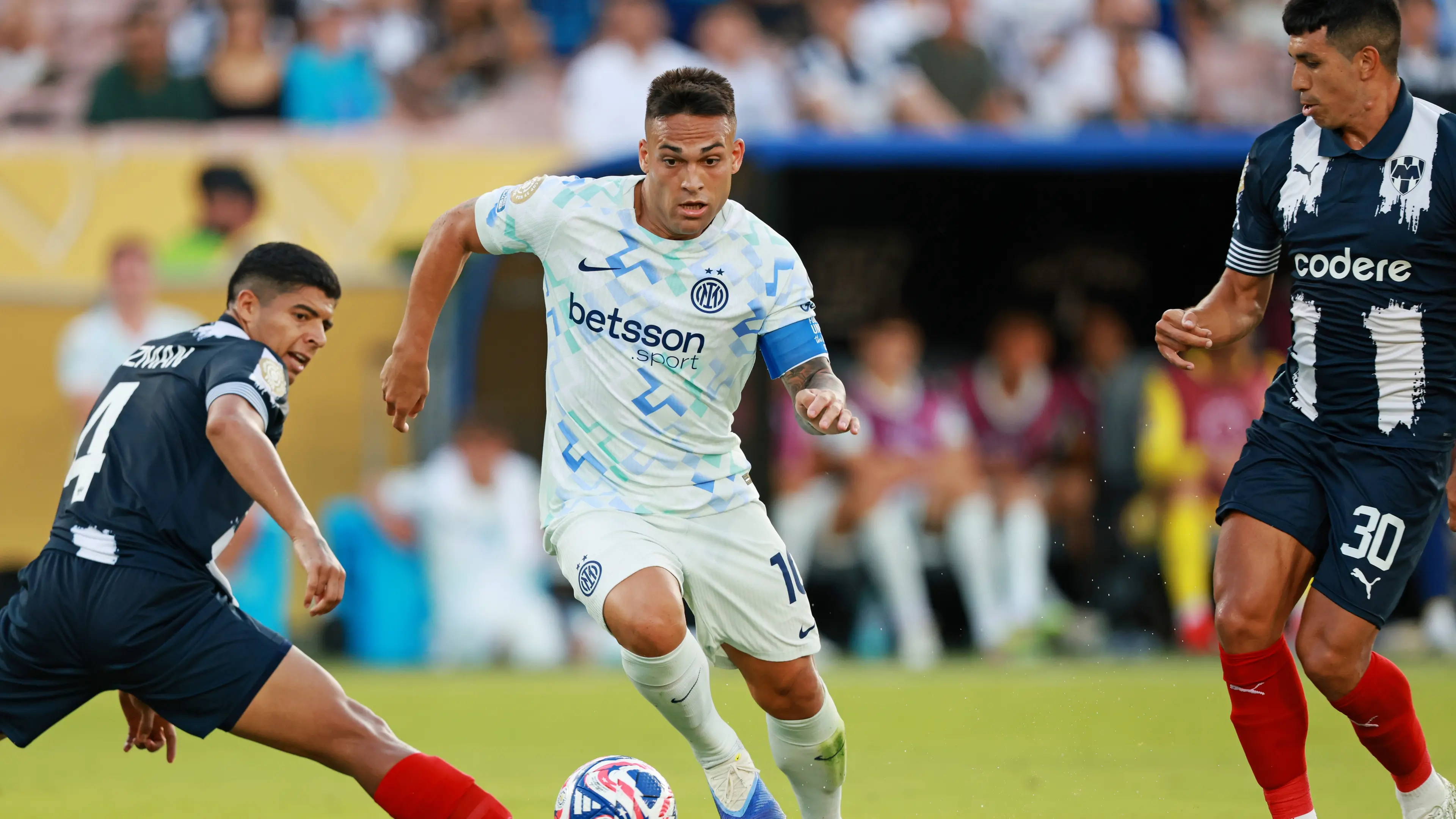 Jun 17, 2025; Pasadena, California, USA; FC Inter Milan forward Lautaro Martinez (10) makes a pass during the second half as CF Monterrey midfielder Jorge Rodriguez (30) defends during a group stage match of the 2025 FIFA Club World Cup at Rose Bowl Stadium. Mandatory Credit: Kiyoshi Mio-Imagn Images/Sipa USA , Kiyoshi Mio-Imagn Images/Sipa US
