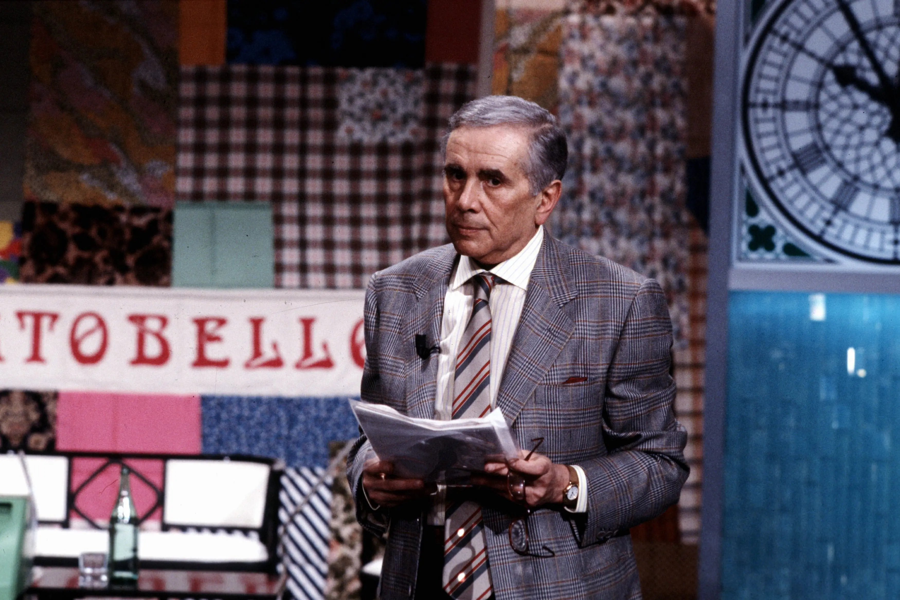 <p>Enzo Tortora presenta Portobello</p>\\n , FOTOGRAMMA