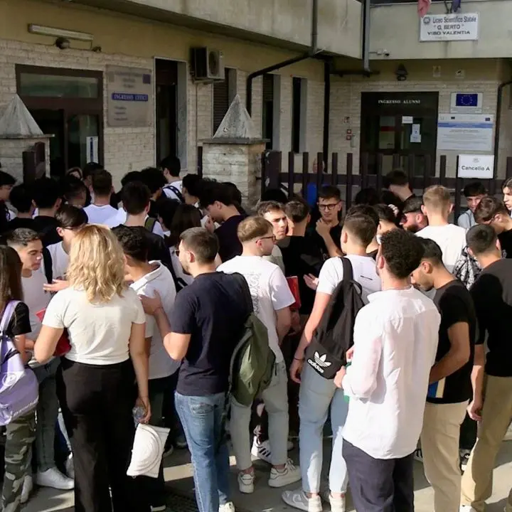 Maturità al via, in Calabria oltre 18mila studenti alle prese con la prova d’italiano: «Comunque vada, godiamoci questo momento»\n