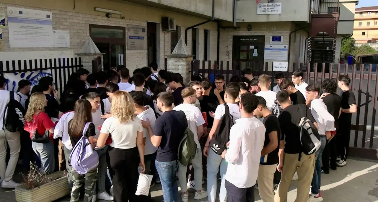 Maturità al via, in Calabria oltre 18mila studenti alle prese con la prova d’italiano: «Comunque vada, godiamoci questo momento»\n