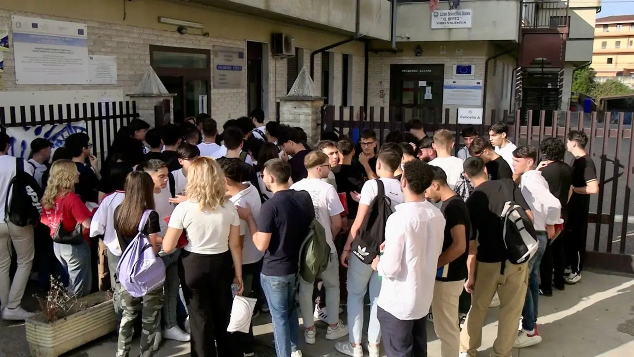 Maturità al via, in Calabria oltre 18mila studenti alle prese con la prova d’italiano: «Comunque vada, godiamoci questo momento»\n