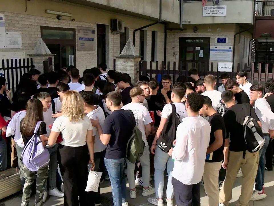 Maturità al via, in Calabria oltre 18mila studenti alle prese con la prova d’italiano: «Godiamoci questo momento»