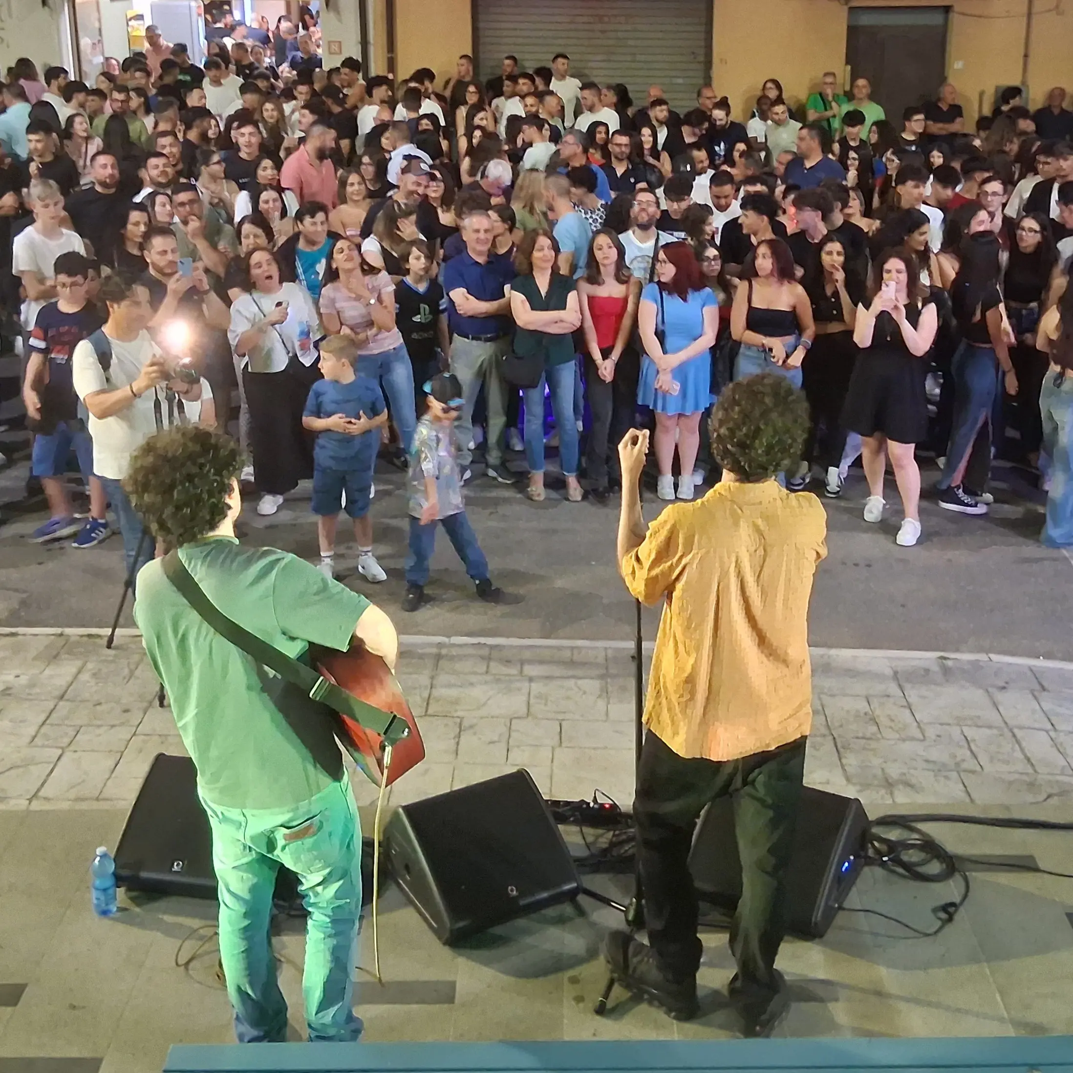 Notte prima degli esami, a Girifalco gli studenti\u00A0stretti in un unico abbraccio\u00A0per vivere la vigilia\u00A0tra musica ed emozioni\u00A0\n