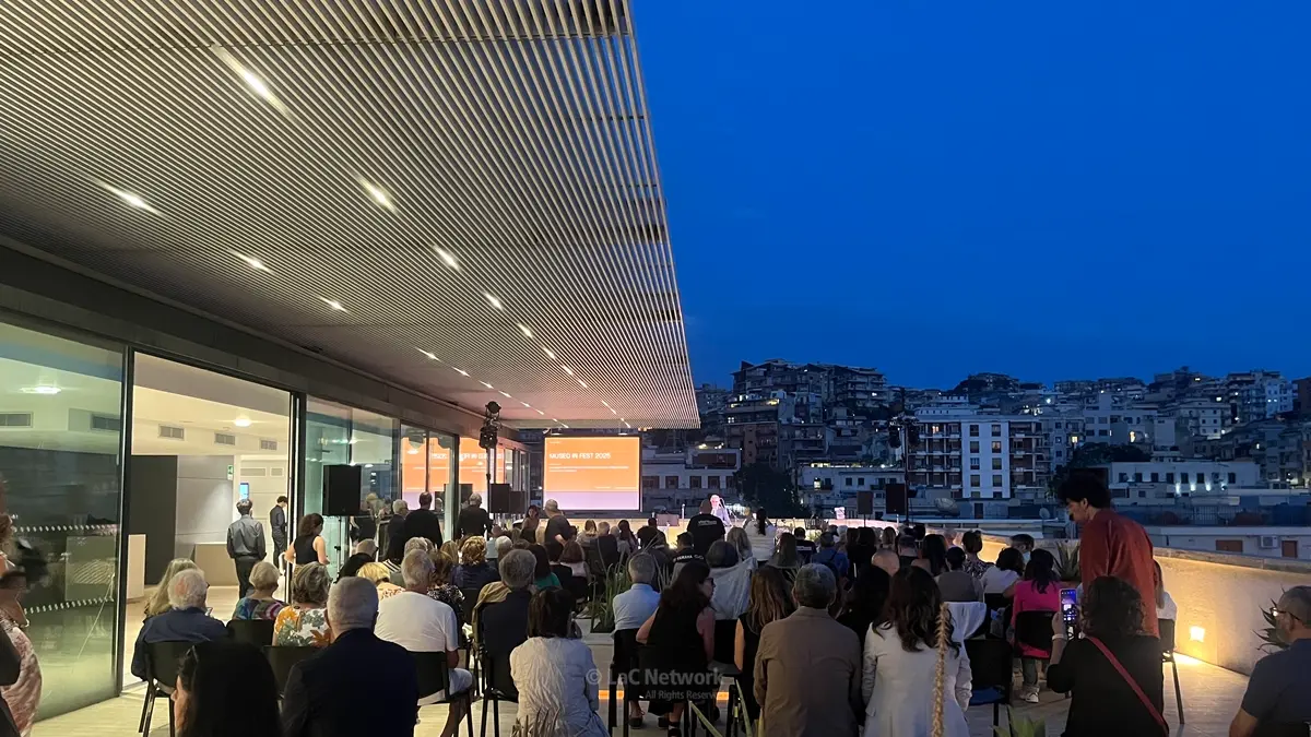<p>La presentazione di Museo in fest 2025 sulla terrazza di palazzo Piacentini a Reggio Calabria</p>\\n