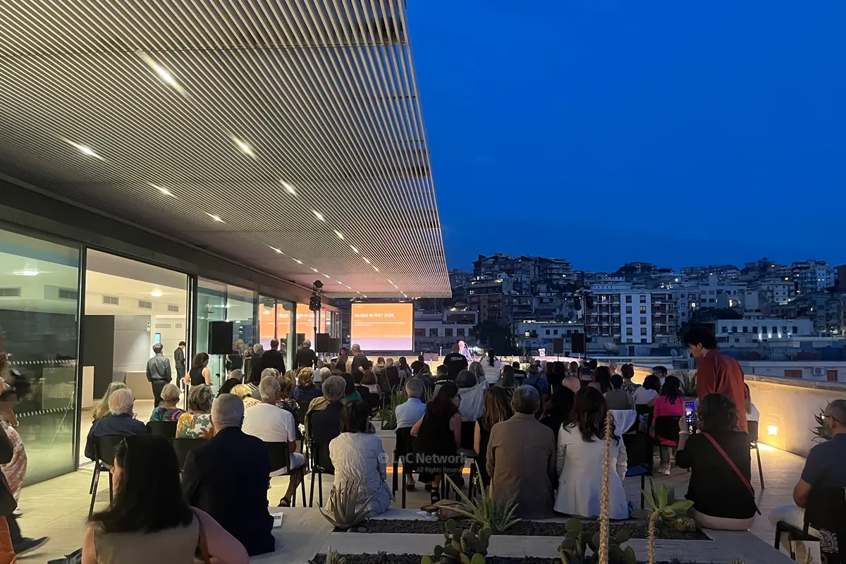 <p>La presentazione di Museo in fest 2025 sulla terrazza di palazzo Piacentini a Reggio Calabria</p>\\n