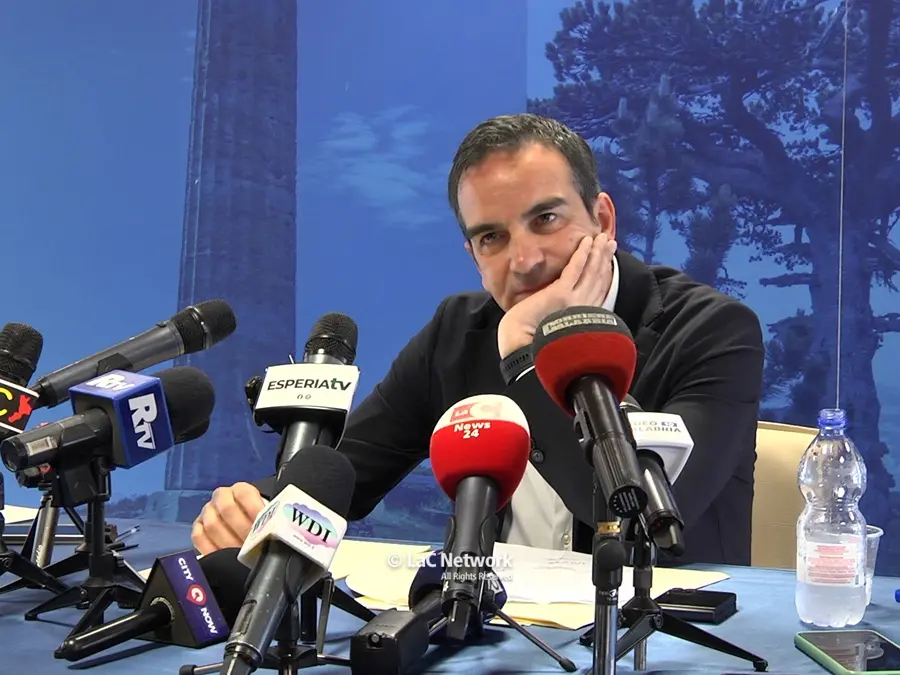 Occhiuto si difende dalle accuse di corruzione: «Mai rapporti societari con Ferraro e della nomina di Posteraro non sapevo nulla»
