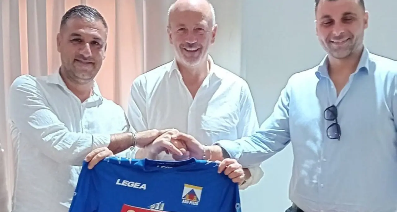 L'Asd Pizzo presenta il\u00A0nuovo tecnico Diego Surace. Le sue prime parole: «Ho tanta voglia di stupire»\n