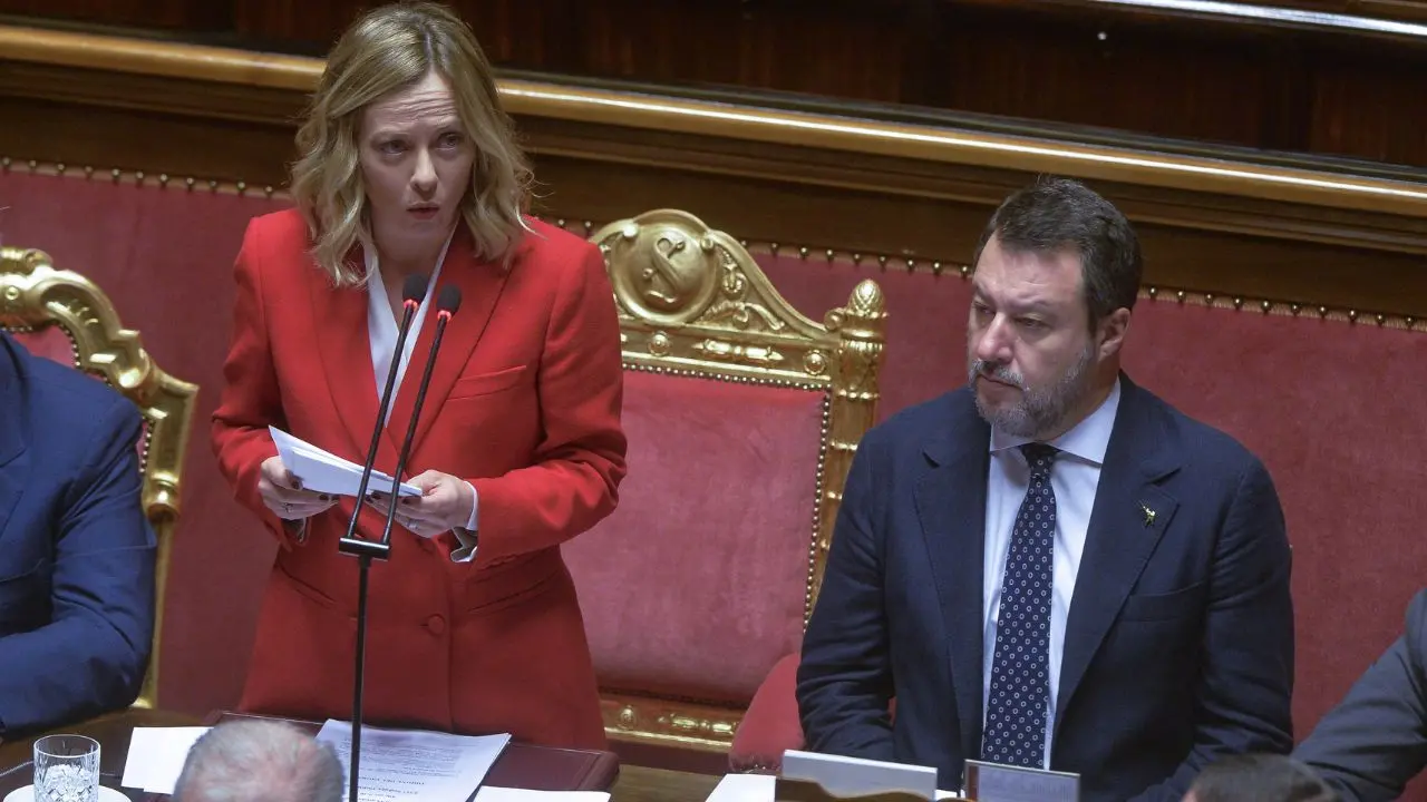 Meloni si smarca da Salvini: sullo scacchiere globale è scontro tra filo-europeismo e asse con Trump