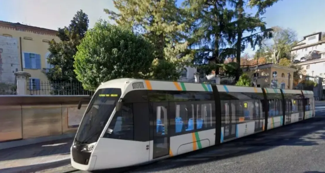I nuovi tram di Brescia saranno realizzati nello stabilimento Hitachi a Reggio Calabria: commessa da 77 milioni\n